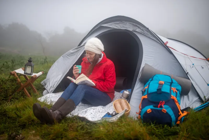Kein Wasser, kein Problem: Menstruationstassen auf Campingplatz, Festival und Langstrecke
